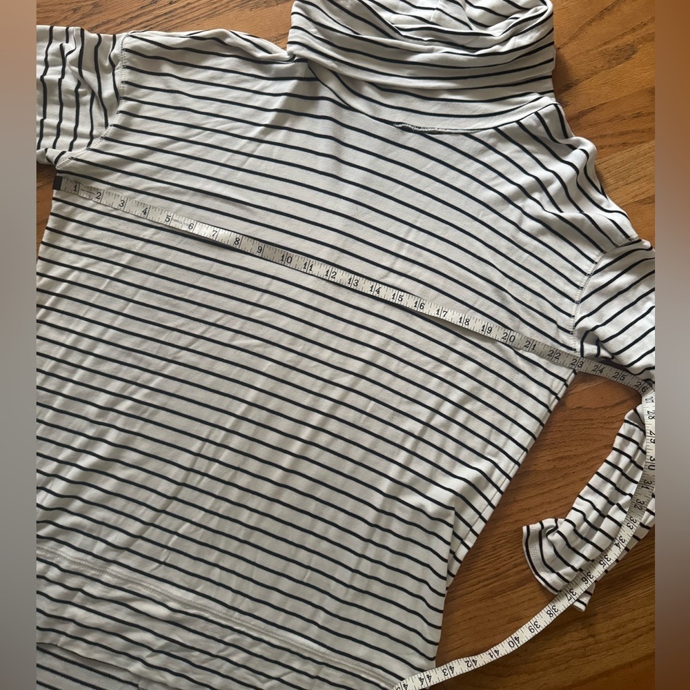 Liz Claiborne Black and White Striped Long Sleeve Top. Cowl Turtleneck sz L - Picture 10 of 13